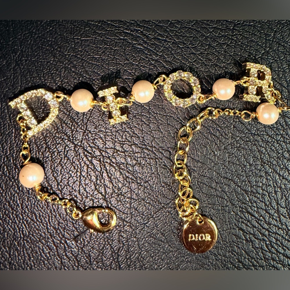 DIOR Letter Pearl Bracelet Gold Tone (Novelty/GWP) SEALED in Box - NEW - Picture 5 of 14